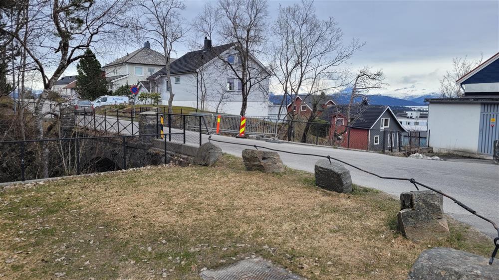 Bro over Moldeelva i Moldelivegen. Foto. - Klikk for stort bilde